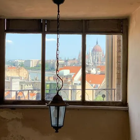 Classy Flat Next To Castle & View On Parliament